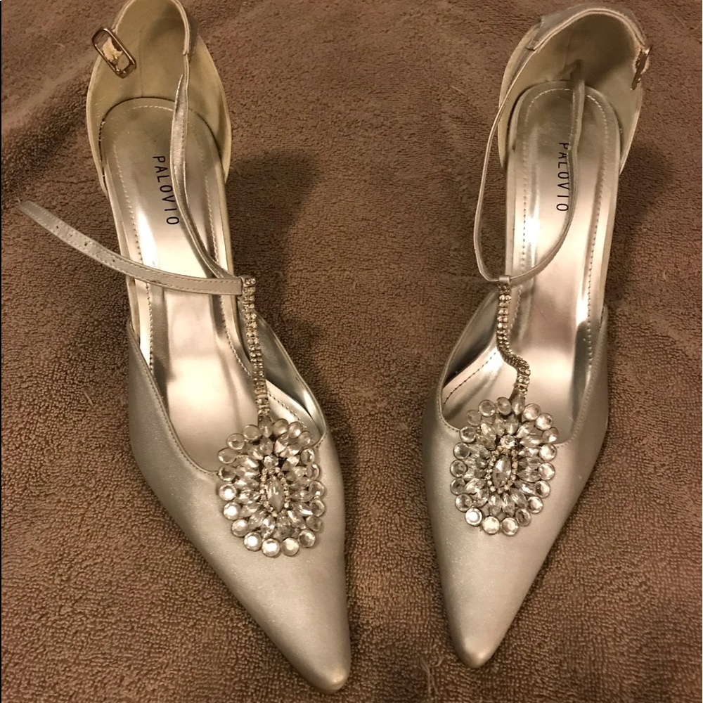 Ladies evening wear dress shoes